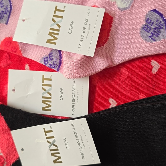 MIXIT BRAND WOMEN'S HEARTS VALENTINES BUNDLE OF 3 CREW SOCKS FITS SHOE SIZE 4-10 - Picture 8 of 9
